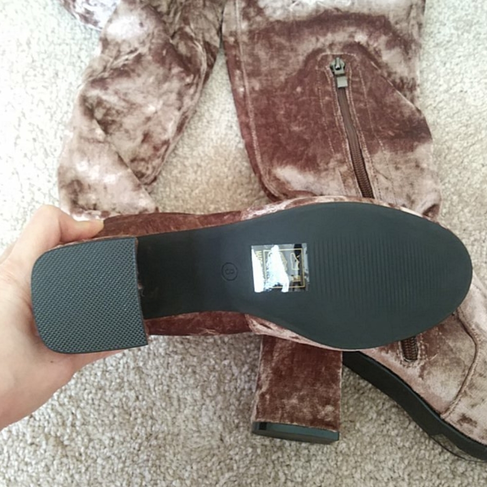 Shoe - Picture 5 of 8